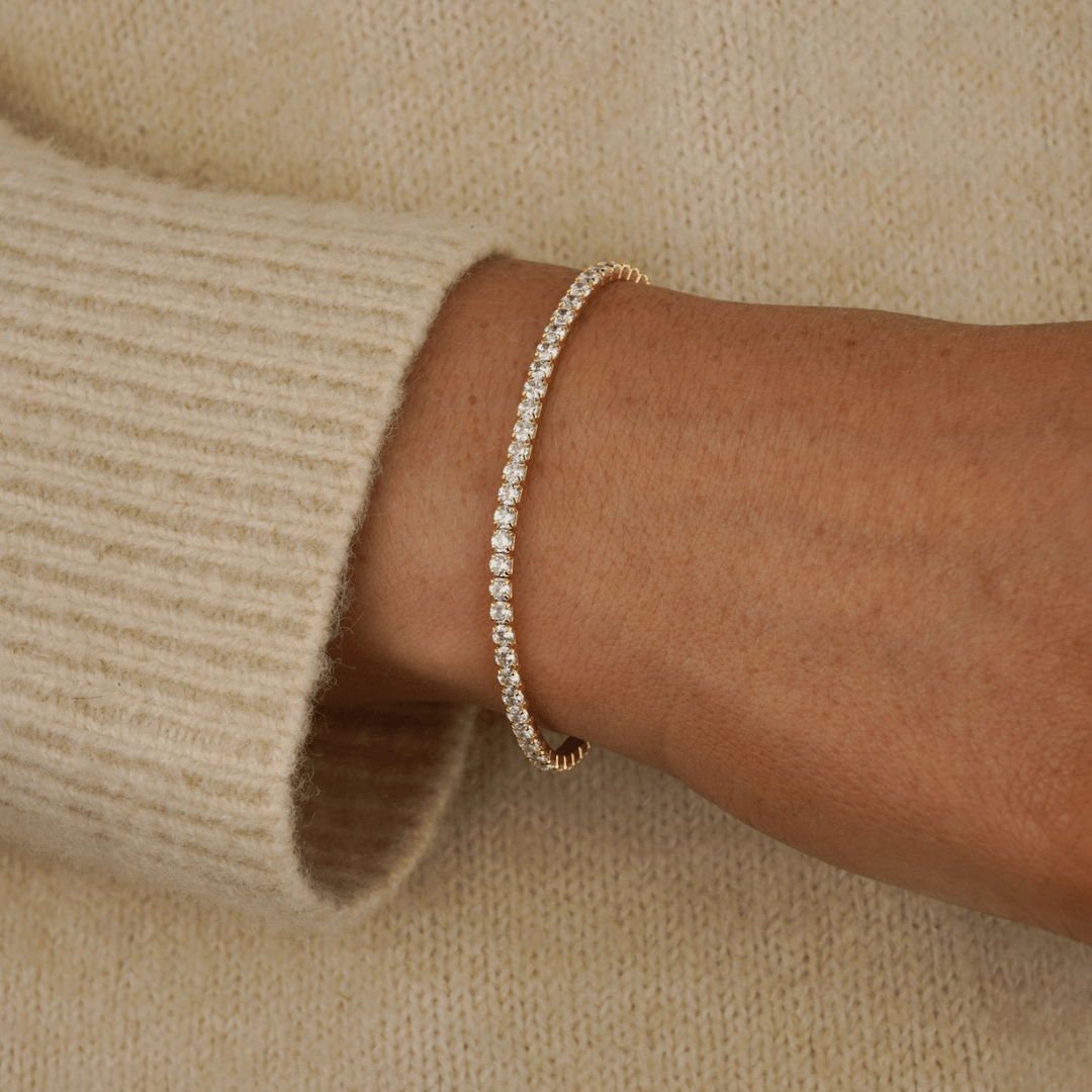 Crafted with meticulous precision, the Billie Tennis Bracelet showcases a seamless row of meticulously set gemstones that radiate brilliance and sparkle. Each stone, like a perfectly struck tennis ball, captures the essence of Billie Jean King's unwavering focus and unwavering determination on the court.