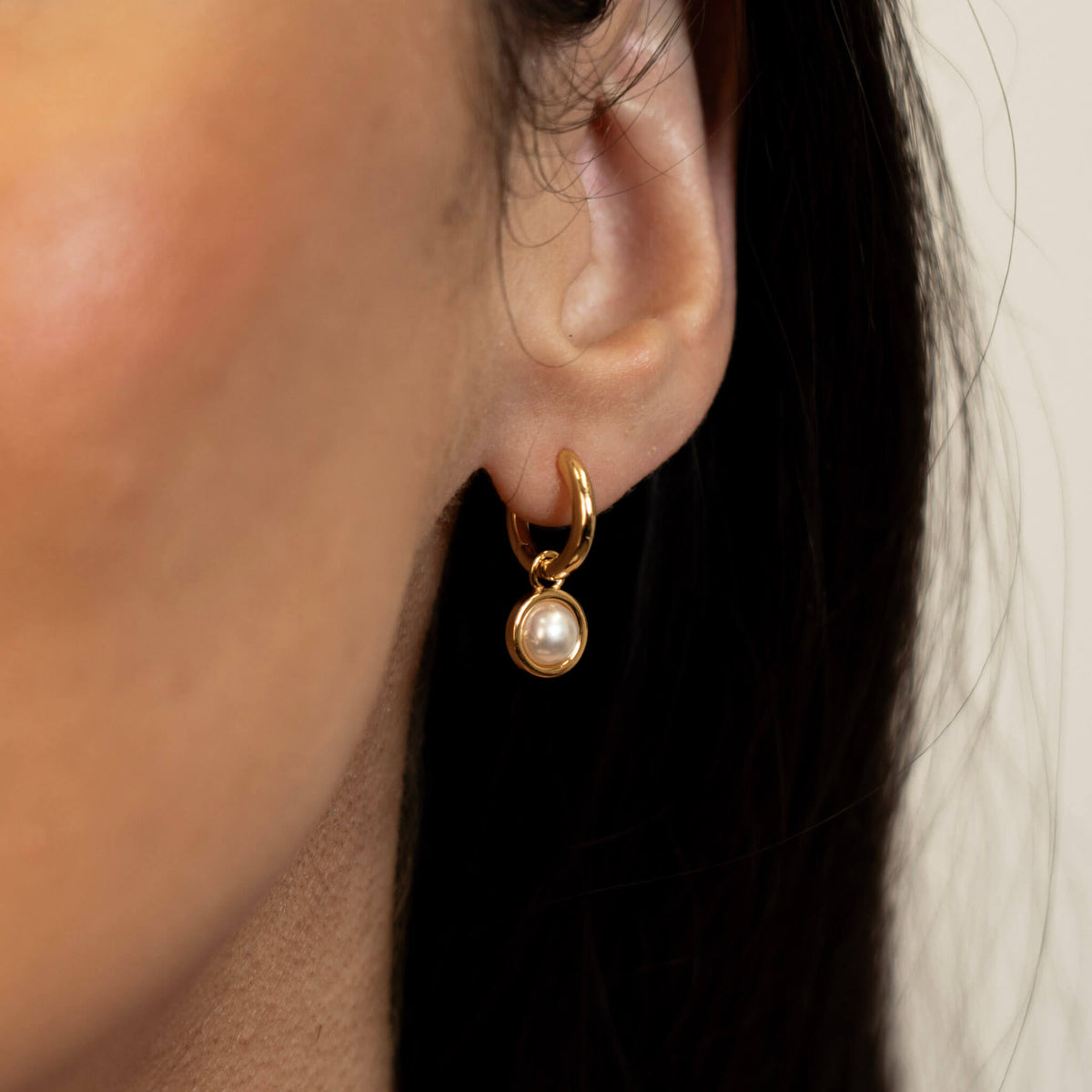 Lilia Pearl Earrings in gold