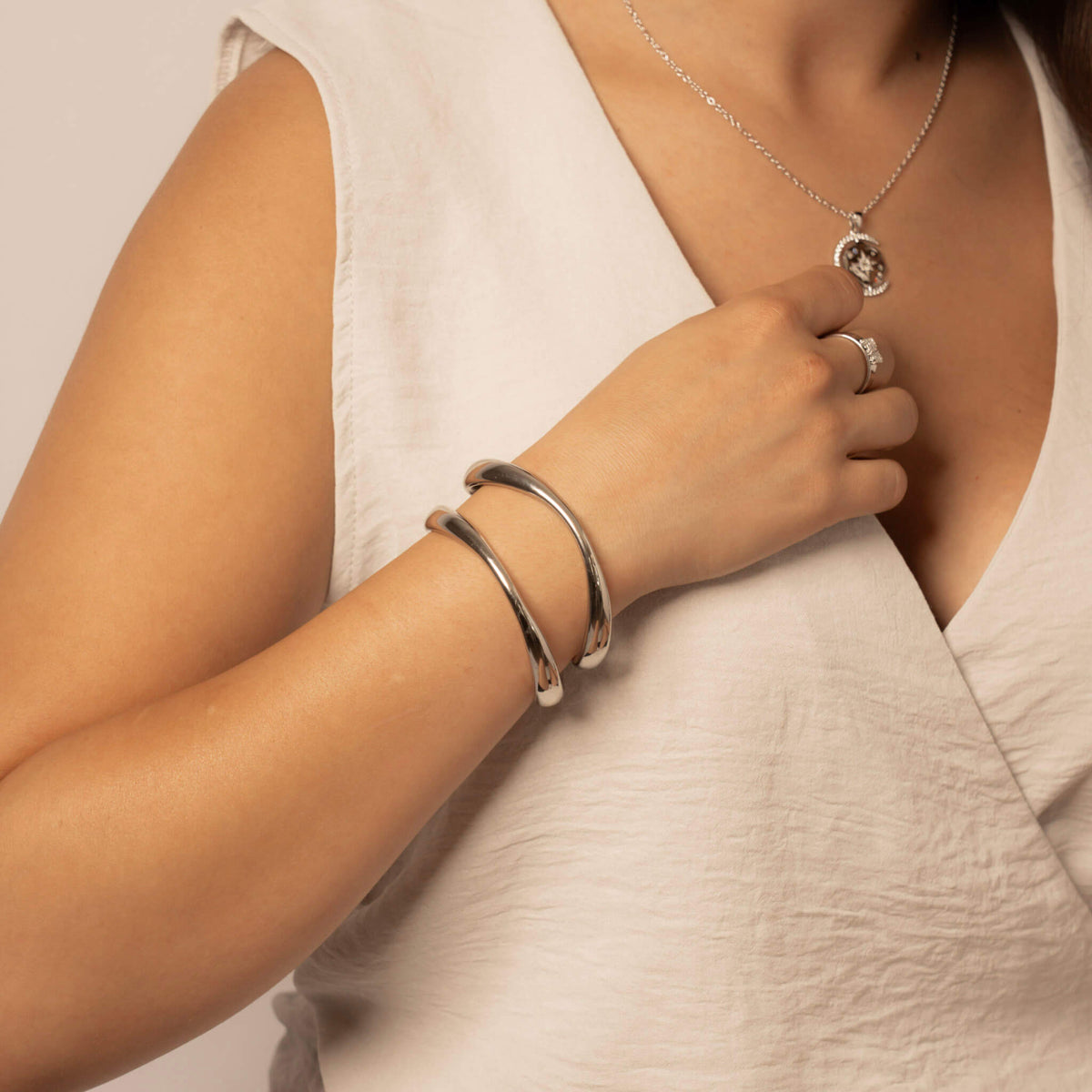 Contour Bangle in Silver