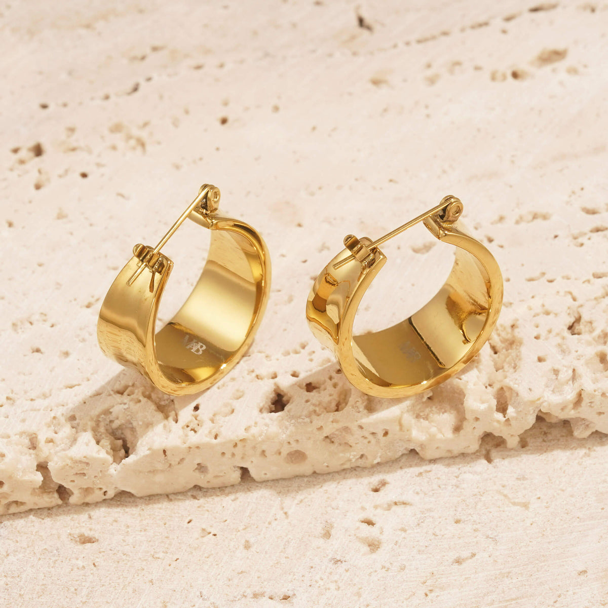 Accessorize with elegance: These stylish large chunky gold hoop earrings add a touch of glamour to any look. Crafted for comfort, they are lightweight and tarnish-resistant, ensuring lasting beauty and effortless wear. Elevate your style with these versatile statement earrings.