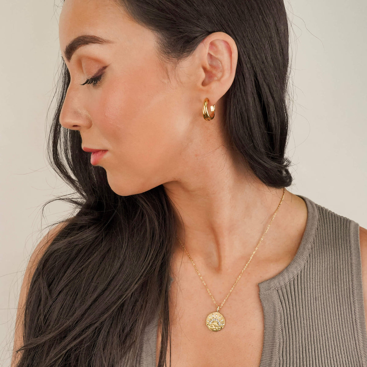 the new horizons necklace empowers us to welcome new horizons and new challenges. It guides us towards newness with confidence and resilience. This necklace is perfect for someone who is entering into a new chapter of her life. 
